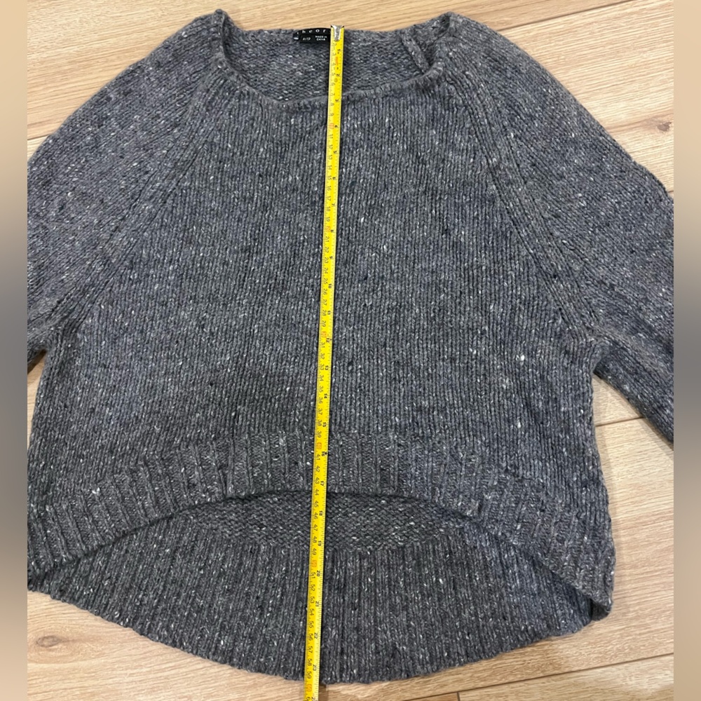 Theory Wool Cashmere Jufina Granito
Grey Speckle Wide Sleeve Pullover
Sweater - Picture 8 of 8